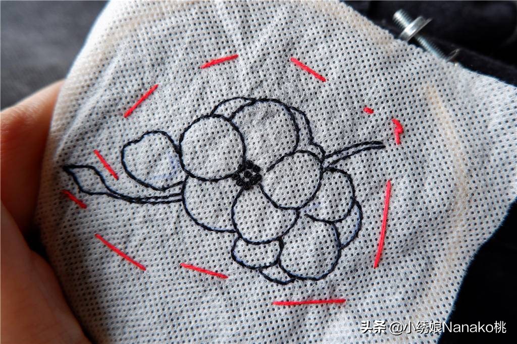 衣服被绣的东西弄脏了怎么办,衣服被消毒液染伤了要怎么修补