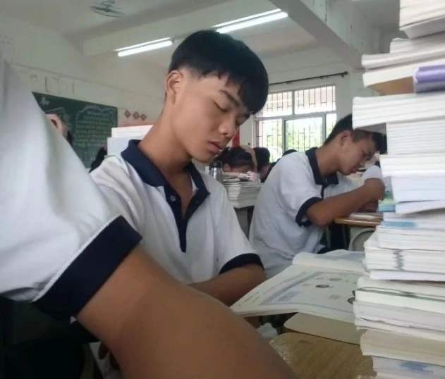 上课经常犯困有什么办法醒脑,上课老是打盹如何提神