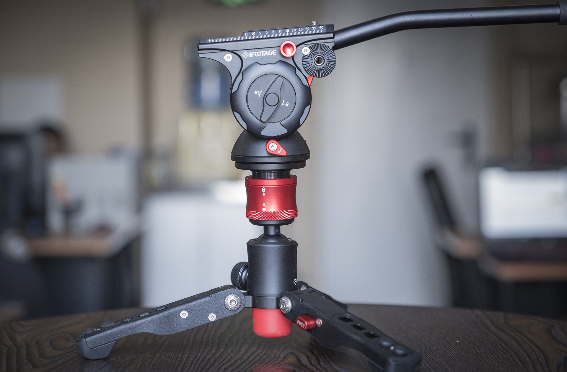 聚目开箱丨明明能靠脸，偏要拼才华——印迹COBRA2代独脚架开箱