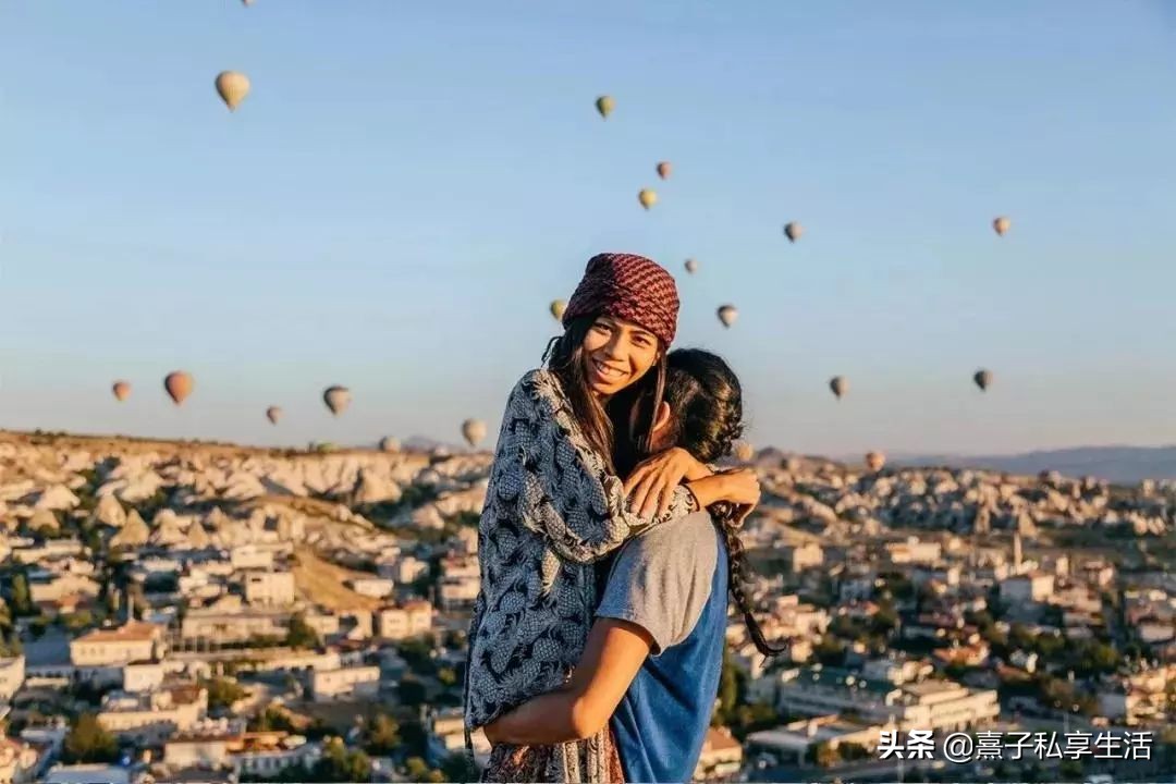 环游世界夫妻赚了十个亿,情侣环游世界视频