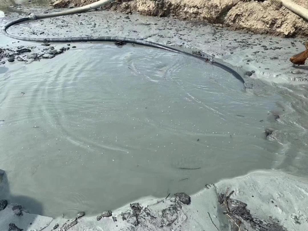 海边捡瓶子赚钱,国外捡蜜蜡