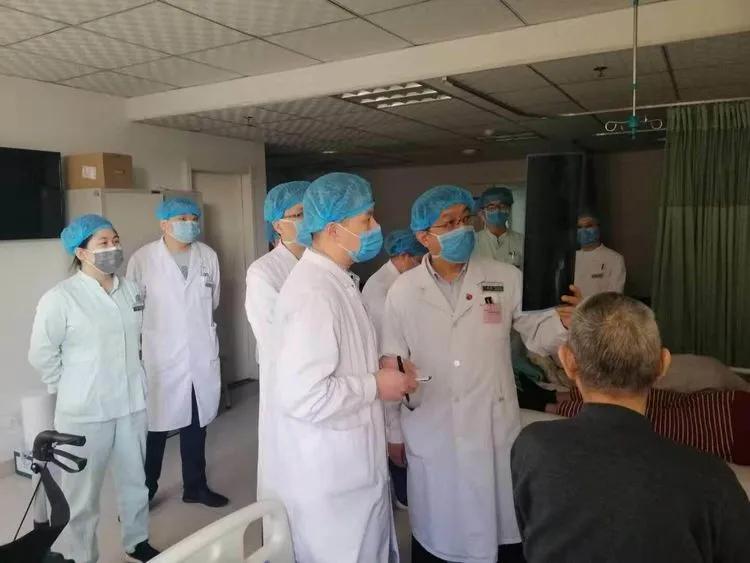 髋关节滑膜炎疼痛难忍怎么办,十一岁男孩髋关节间歇性疼痛