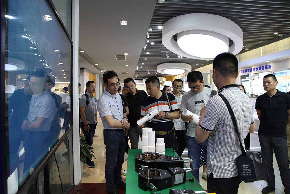 金牛绿翡翠和绿色抗菌管哪个好,金牛ppr绿翡翠抗菌管