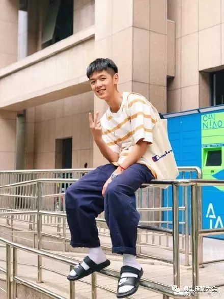 袜子也能搭配出潮流,选对袜子比穿好鞋更重要