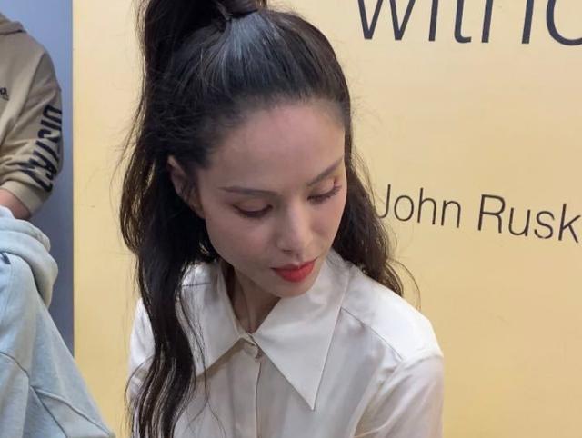 说好的不老女神，怎么生图就崩了？