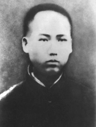 1929年敌人要挖毛主席祖坟，堂兄舍命保护，建国后主席如何报答？