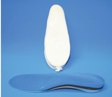 足底感觉有刺痛感是足底筋膜炎吗,路走多了脚底板疼可以用冰敷嘛