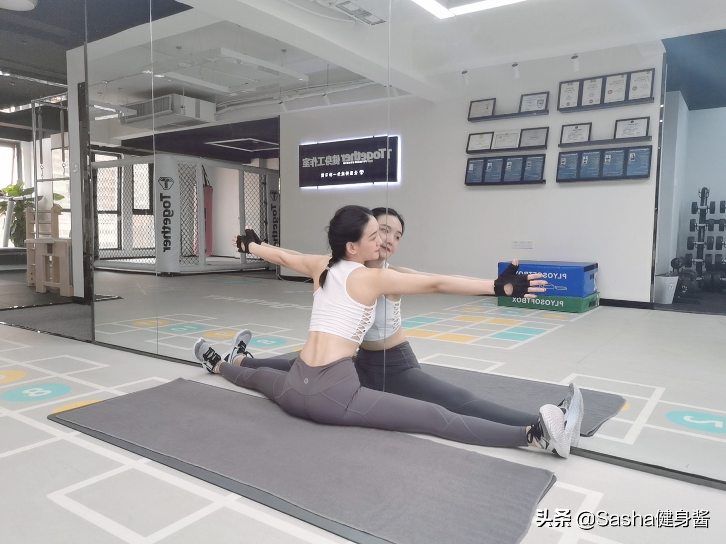 瑜伽一字马怎么辅助,瑜伽一字马力量训练