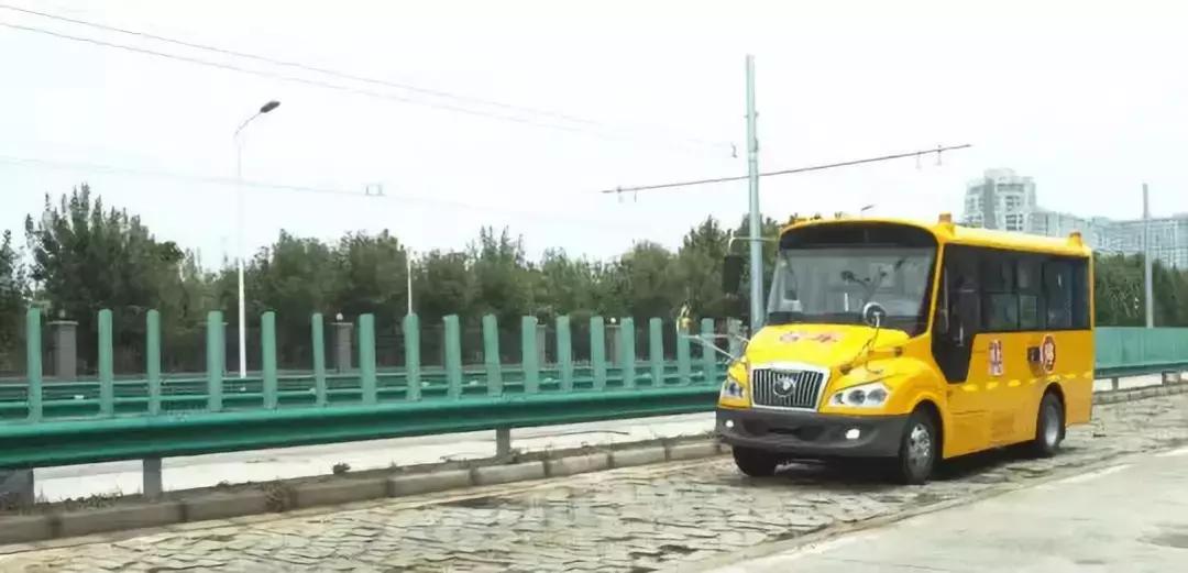 校车突发故障,校车出现故障