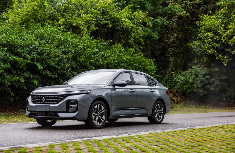 七八万自动挡新车推荐哪款车好开,5万元有天窗自动挡最省油的轿车