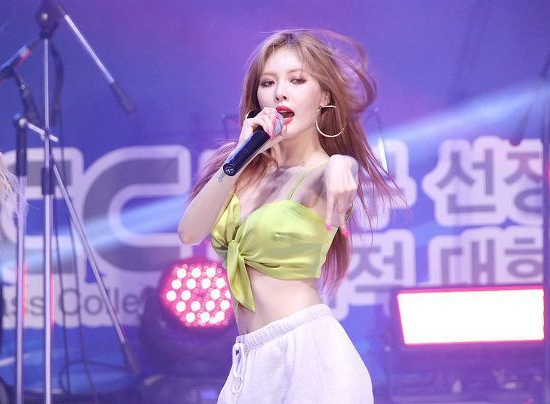 泫雅CK代言写真发布，简单性感才是她的路线