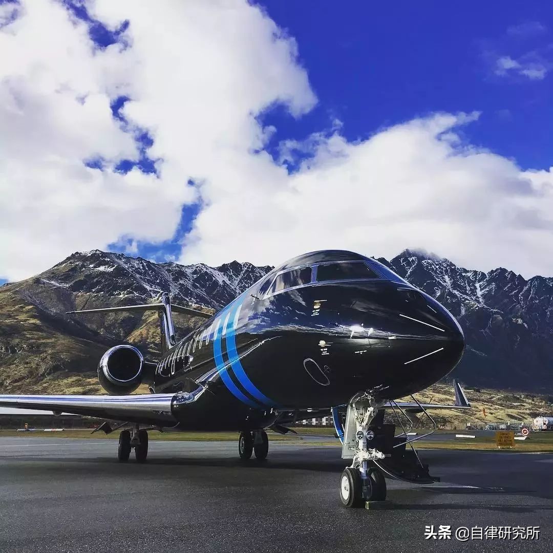 送10亿，征女友包下火箭登月高中毕业的他为何成为日本最潮富一代