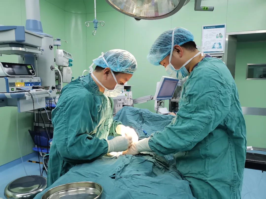 【惨痛】泸州小伙尿道里取出4个异物