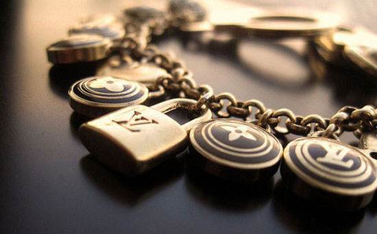 奢侈品和电商哪个好,奢侈品与电商