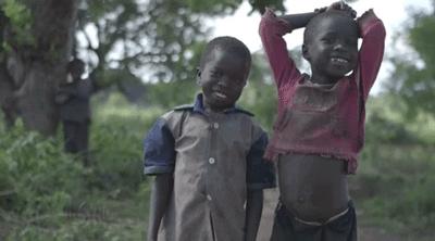 用零花钱给非洲挖了1000多口井，只因孩子眼泪，是那里最干净的水