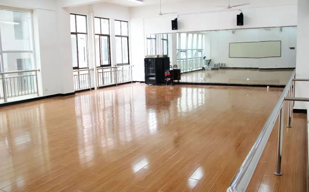 重点发展普文普理，做精做强美术特色。黄州中学高中部欢迎你！