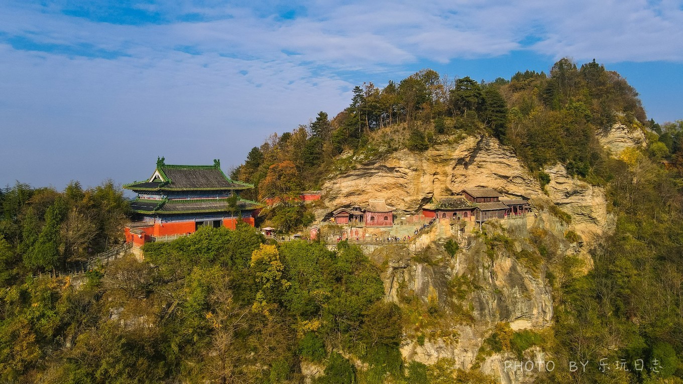 中国的世界文化遗产武当山金顶,悬崖绝壁山水画