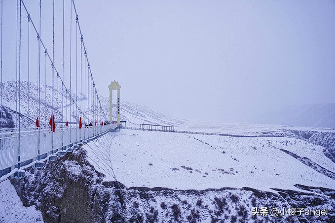 冬天独山子大峡谷视频,独山子冬日阳光