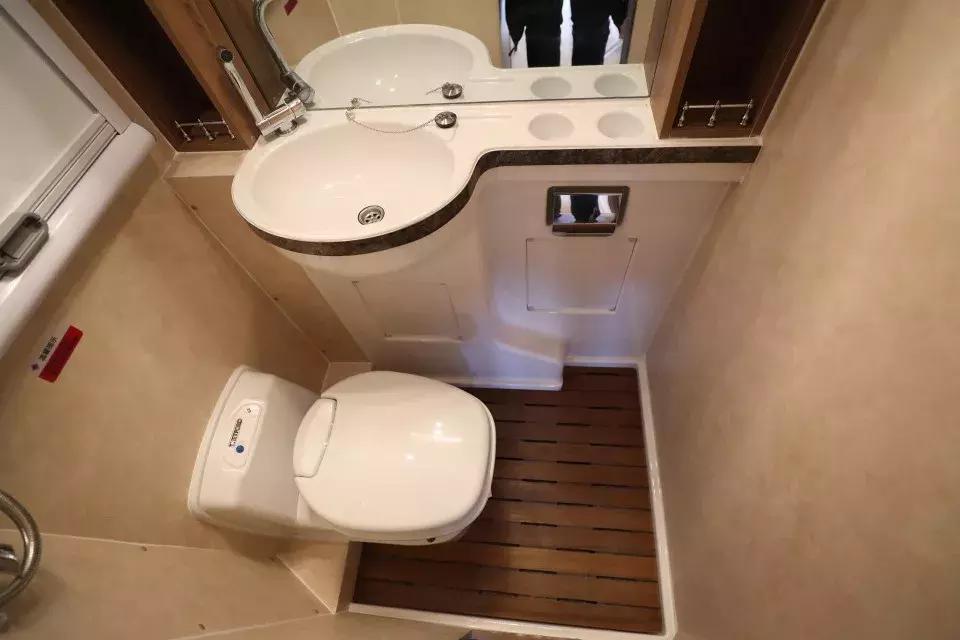 骏驰雷霆一号房车,骏驰房车直播间