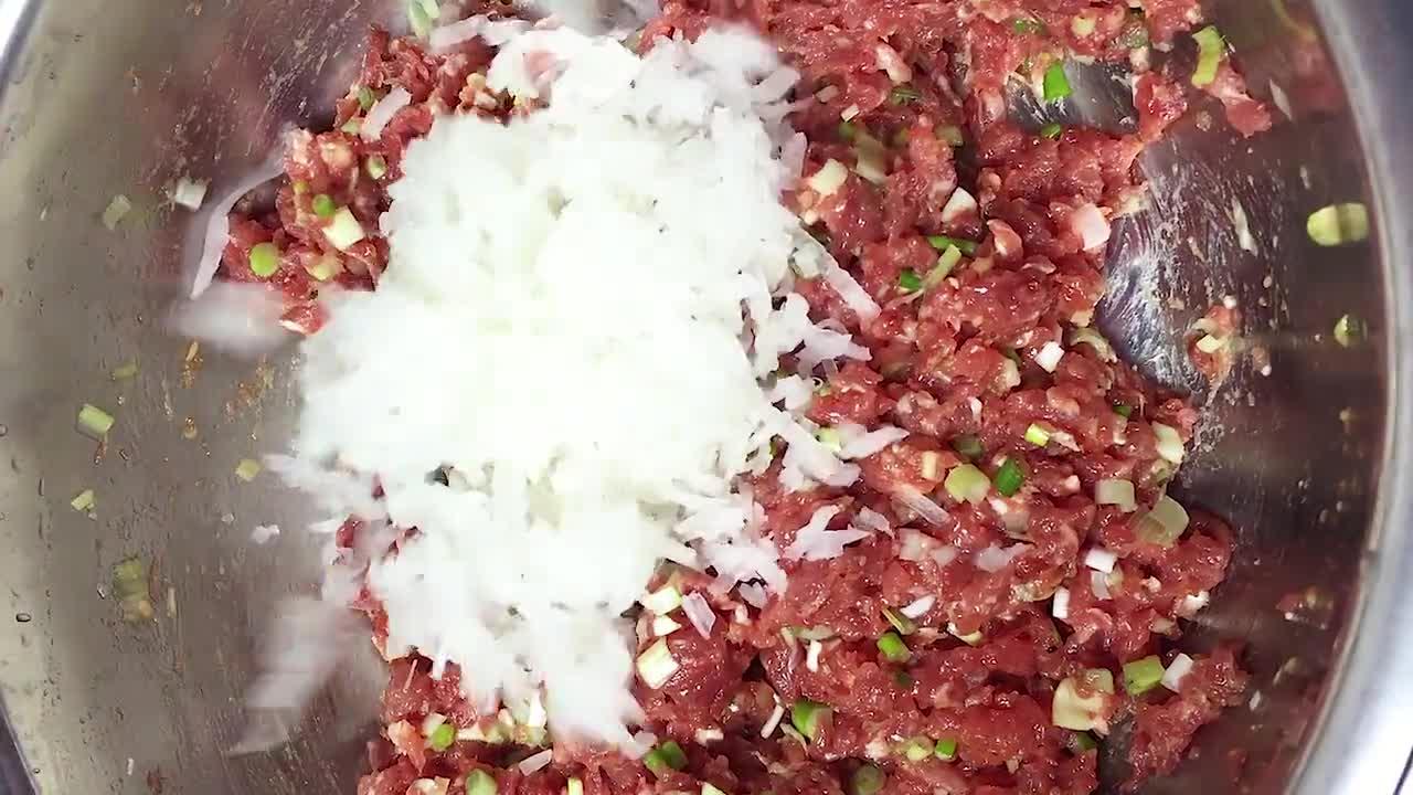 牛肉饺子煮出来发酸怎么调汁补救,牛肉饺子干柴怎么办