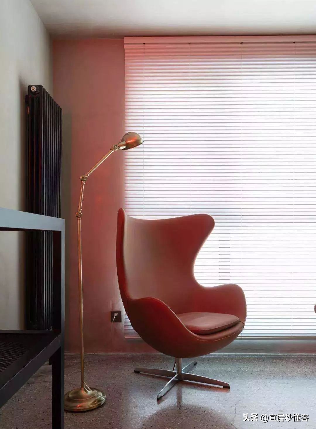 98年纹身师一人宅,酷炫工业风,家里一半面积是客厅