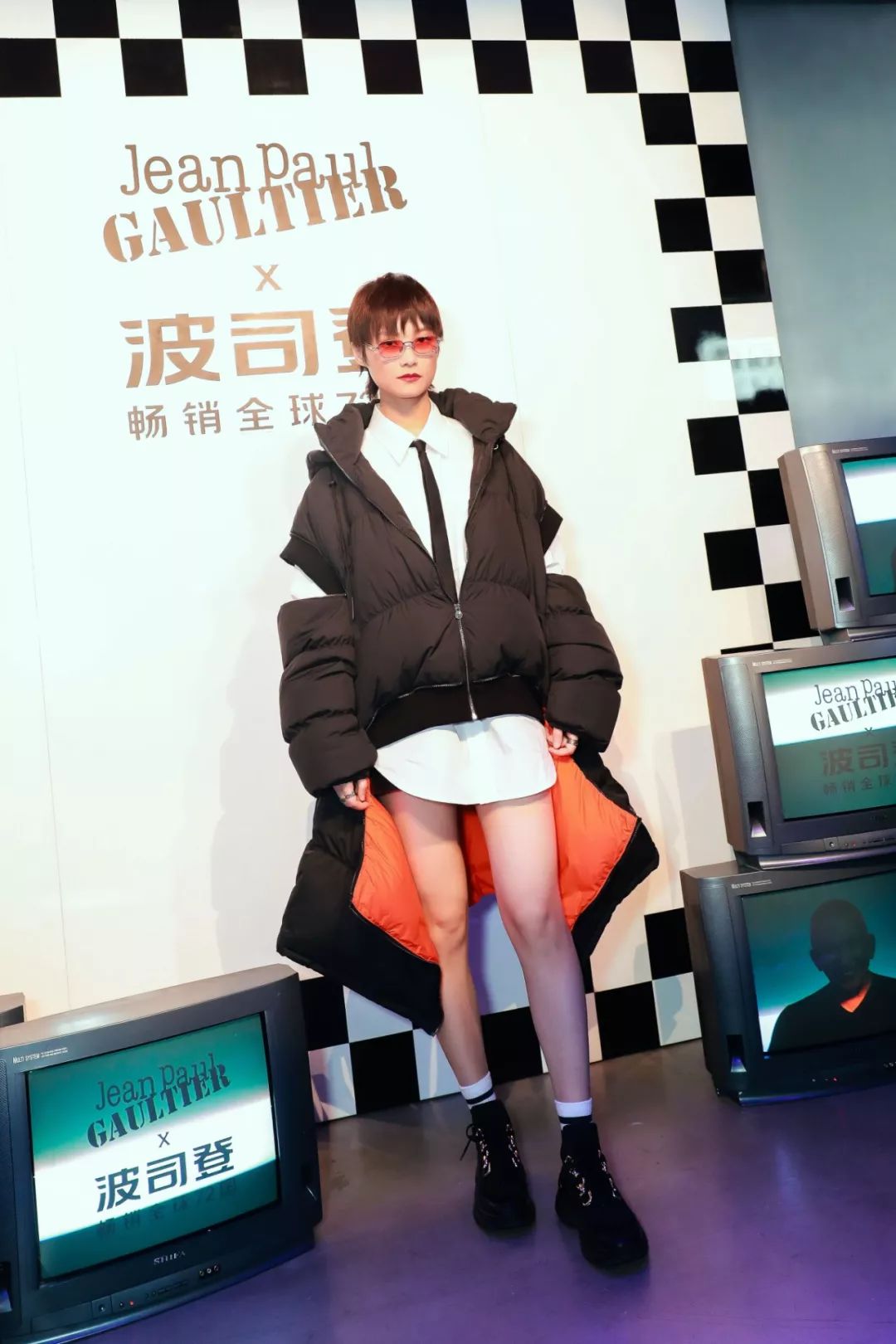 为了抢全球大咖都在翻牌的羽绒服，我差点挤晕在波司登...