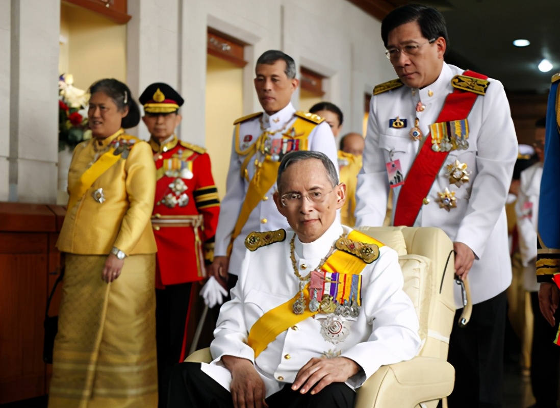 泰国的国王有实权吗,泰国国王和军方谁有实权