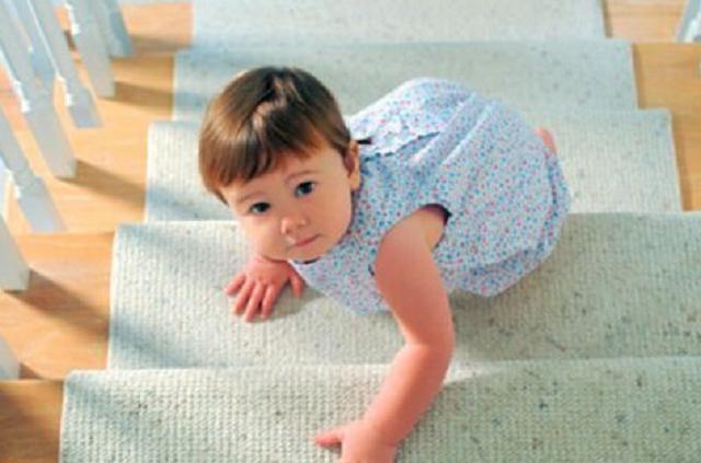 熊孩子误食无线耳机就害怕,七岁男孩误吞耳机