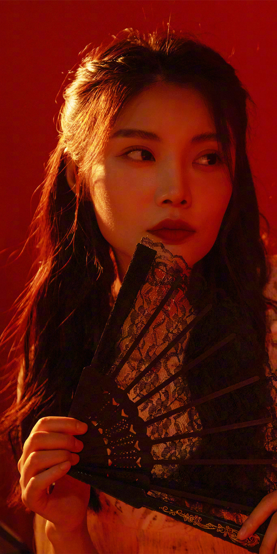 徐冬冬薄纱黑色吊带衫穿搭,徐冬冬薄纱黑色吊带衫