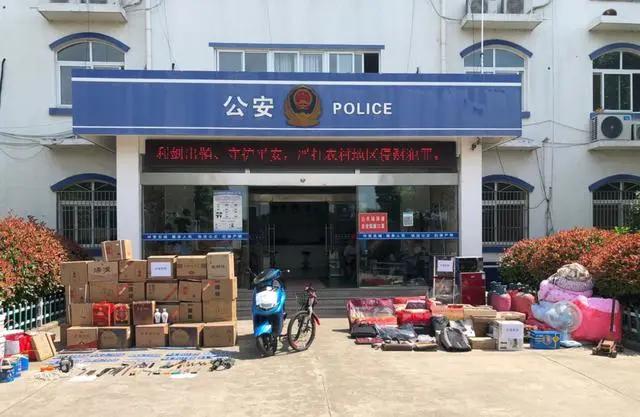 警方抓捕酒吧,警方大规模清查酒吧