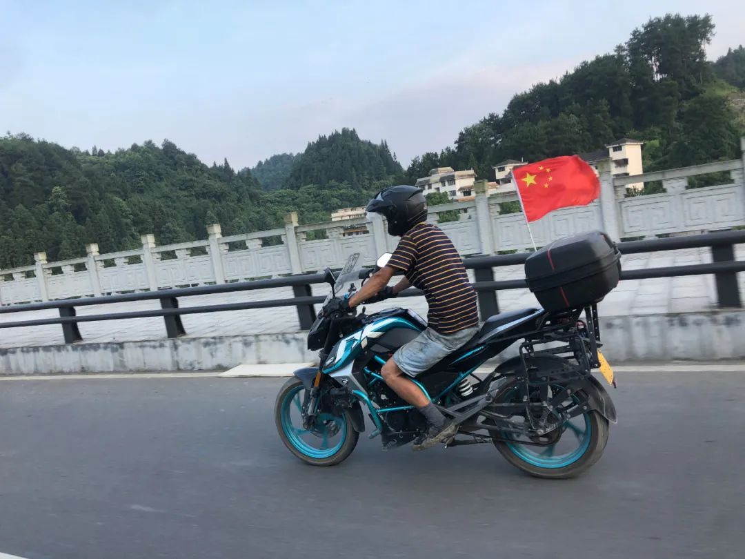 我47岁，春风150NK让我代步摩旅两不误