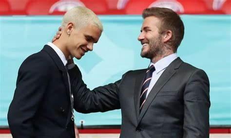 贝嫂维多利亚救济风波,贝嫂维多利亚退出辣妹组合的原因