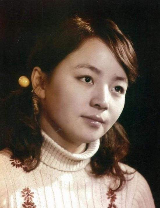 五次恋爱，三段婚姻，从演员到母亲，宋丹丹用微笑面对苦乐人生