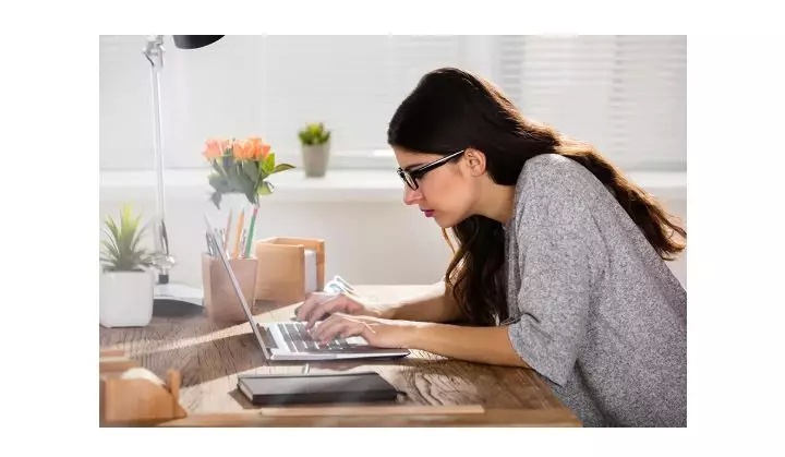 乌龟颈怎么矫正三个动作,针对自己的乌龟颈怎么矫正