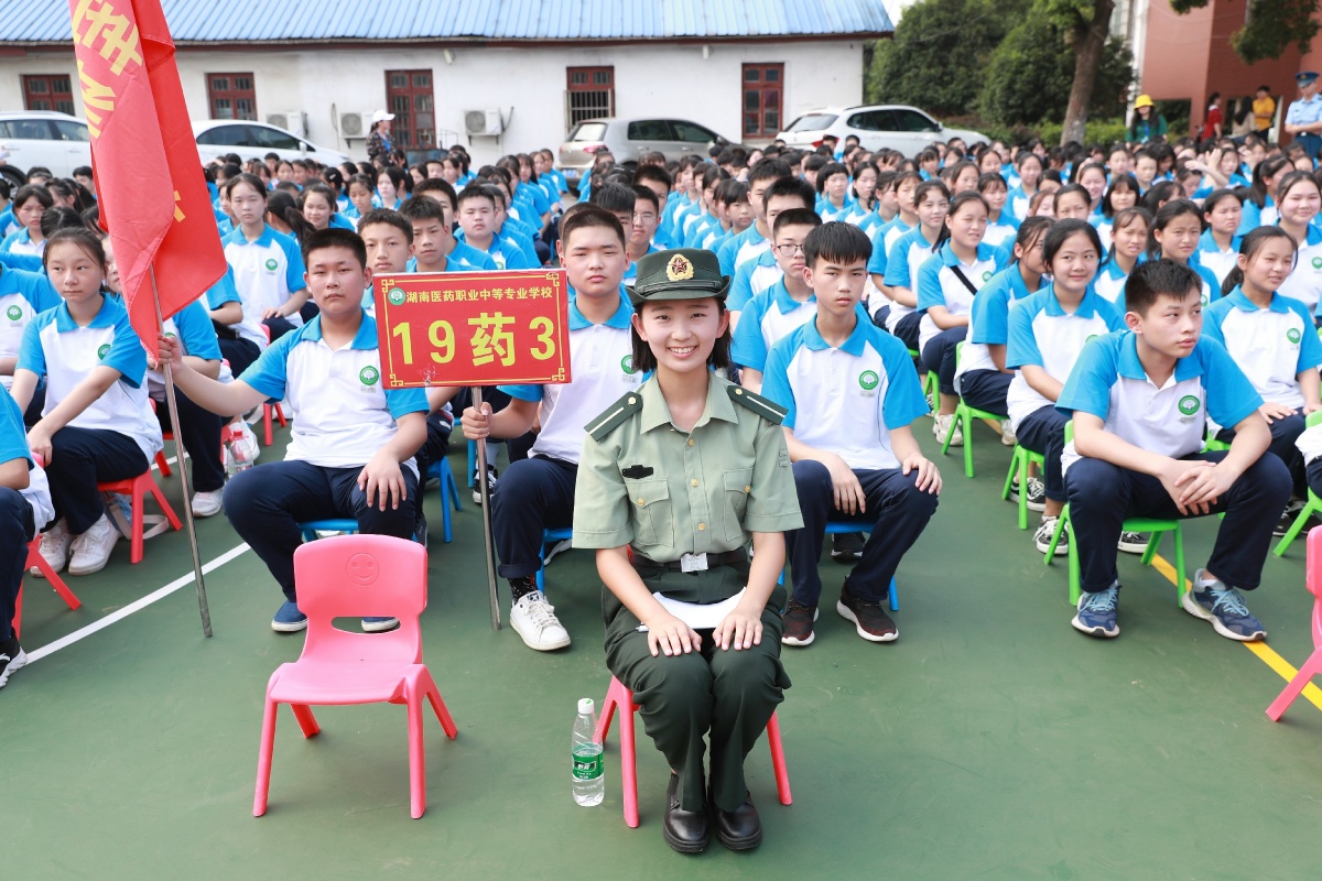 学医救死扶伤当兵保家卫国,学医习武救死扶伤十六字口号