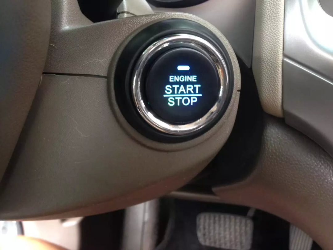 一键启动的车点火前需要自检吗,一键启动能看见车的定位吗