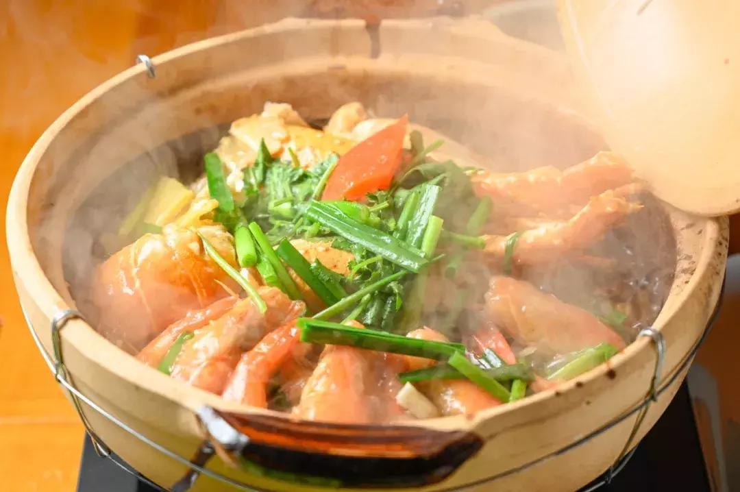 鸡煲界中的LV，澳洲龙虾做配菜，嗦一口就管不住嘴！