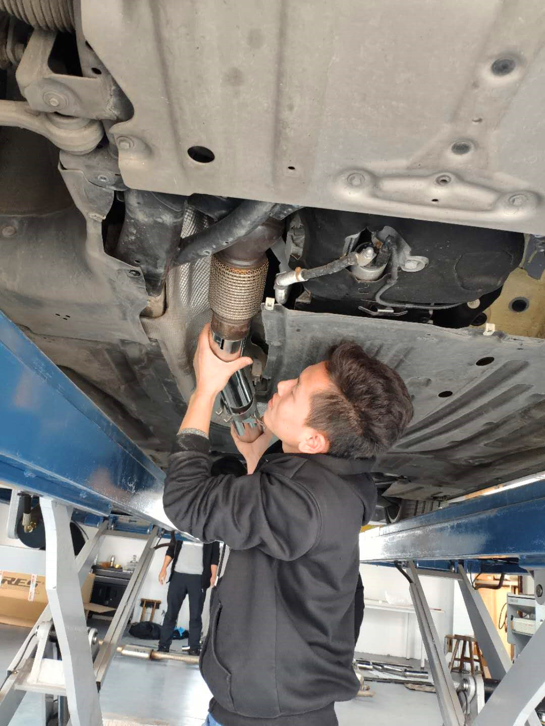 宝马325li曜夜版有排气声浪吗,20款宝马325li曜夜运动原厂排气