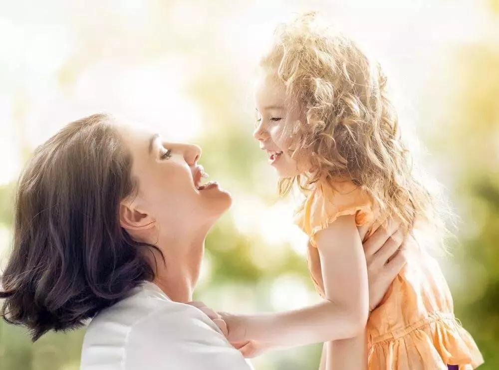 儿童剪刀误扎住眼睛,3岁男孩剪刀戳中眼睛