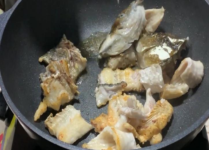 全网最详细草鱼去骨去刺教程,草鱼去刺后有几种做法