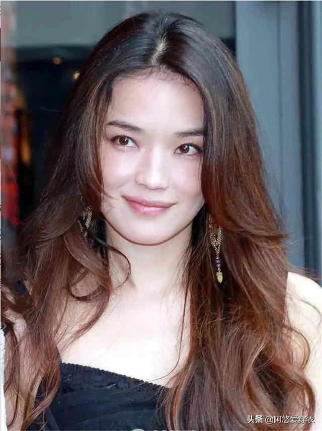 适合头发多不显老气的烫发,一卷发就显老