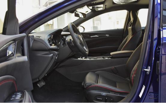 中型别克君威2.0t落地价,别克君威2021款552t精英真实油耗