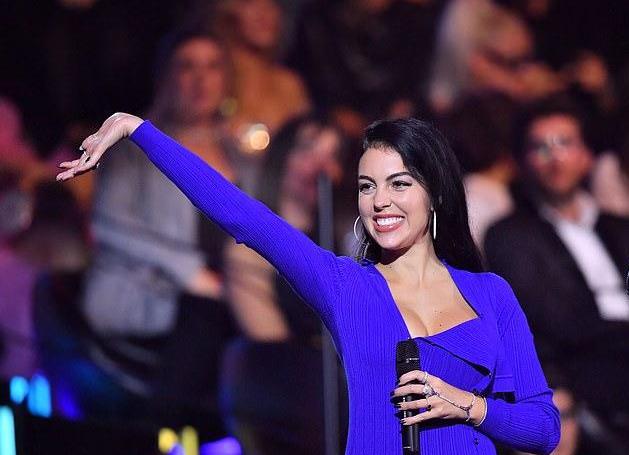 c罗与女友乔治娜晒度假照片,c罗未婚妻乔治娜