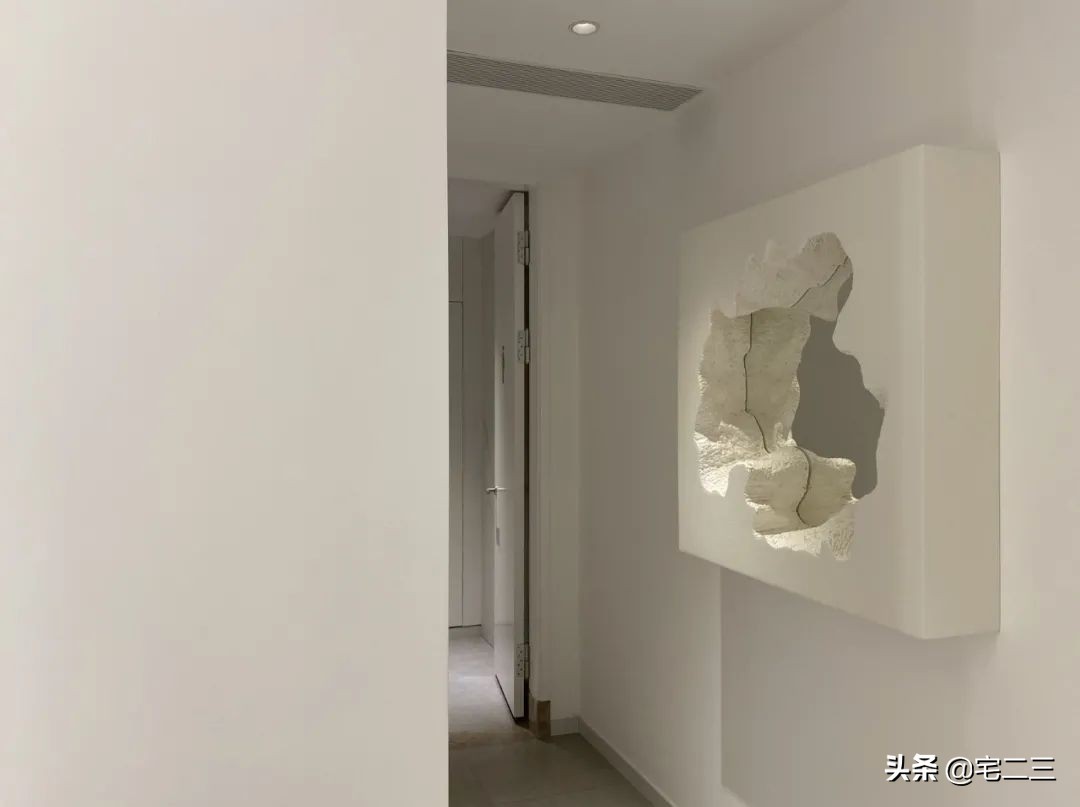 从KAWS、村上隆到草间弥生,为什么潮玩艺术也进军家居界了?