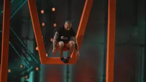 突破5层楼高厚重混凝土、1000磅的墙壁...欧美五大闯关综艺盘点！