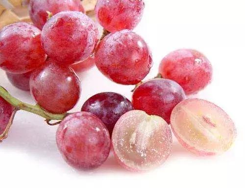 初夏时节果飘香采摘尝鲜正当时,红提采摘园