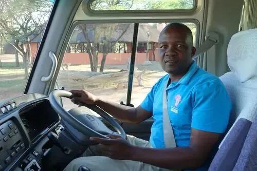 非洲最流行的工作，理发师、销售员、司机，每月工资600元