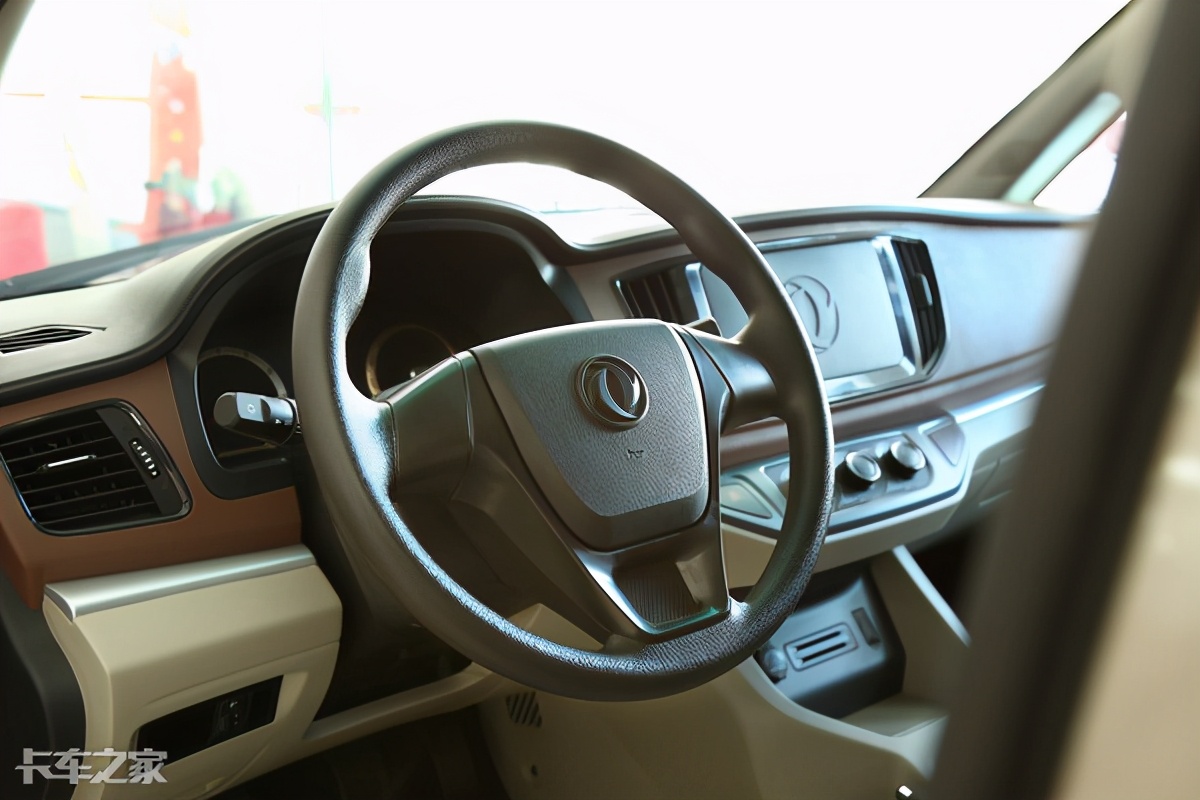 开着风行菱智去旅行,东风风行菱智v3货车版多少钱