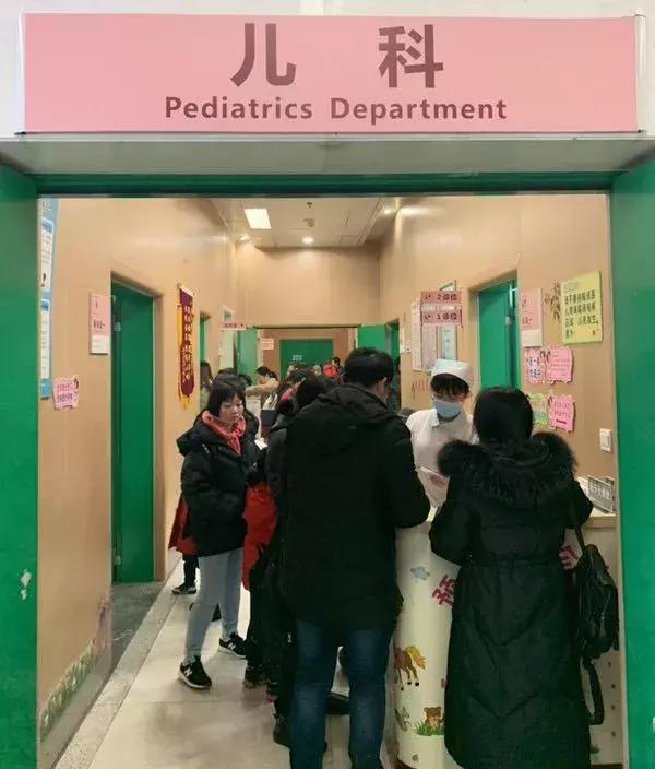 eb病毒感染和单纯疱疹病毒有关吗,eb病毒感染和扁桃体发炎区别