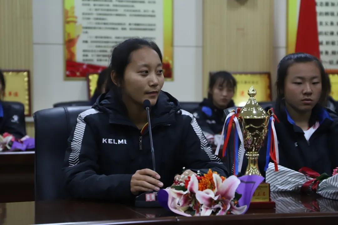 山西孝义中学足球队开幕式,孝义中学足球队全国赛事中夺冠